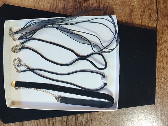 no brand Jewelry - Black Chocker Bundle
